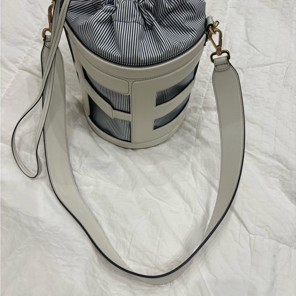 Fendi step out bucket bag used once - Picture 6 of 11